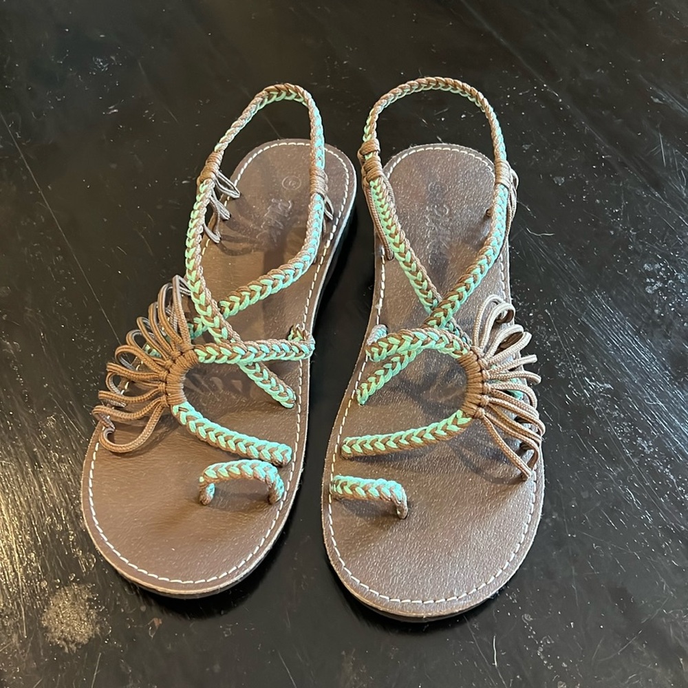 Plaka sandles brown/ aqua women’s 9